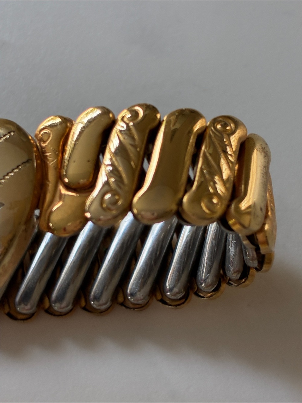 Vintage 50s Two-Tone Gold and Silver Heart Bracelet - Picture 3 of 4